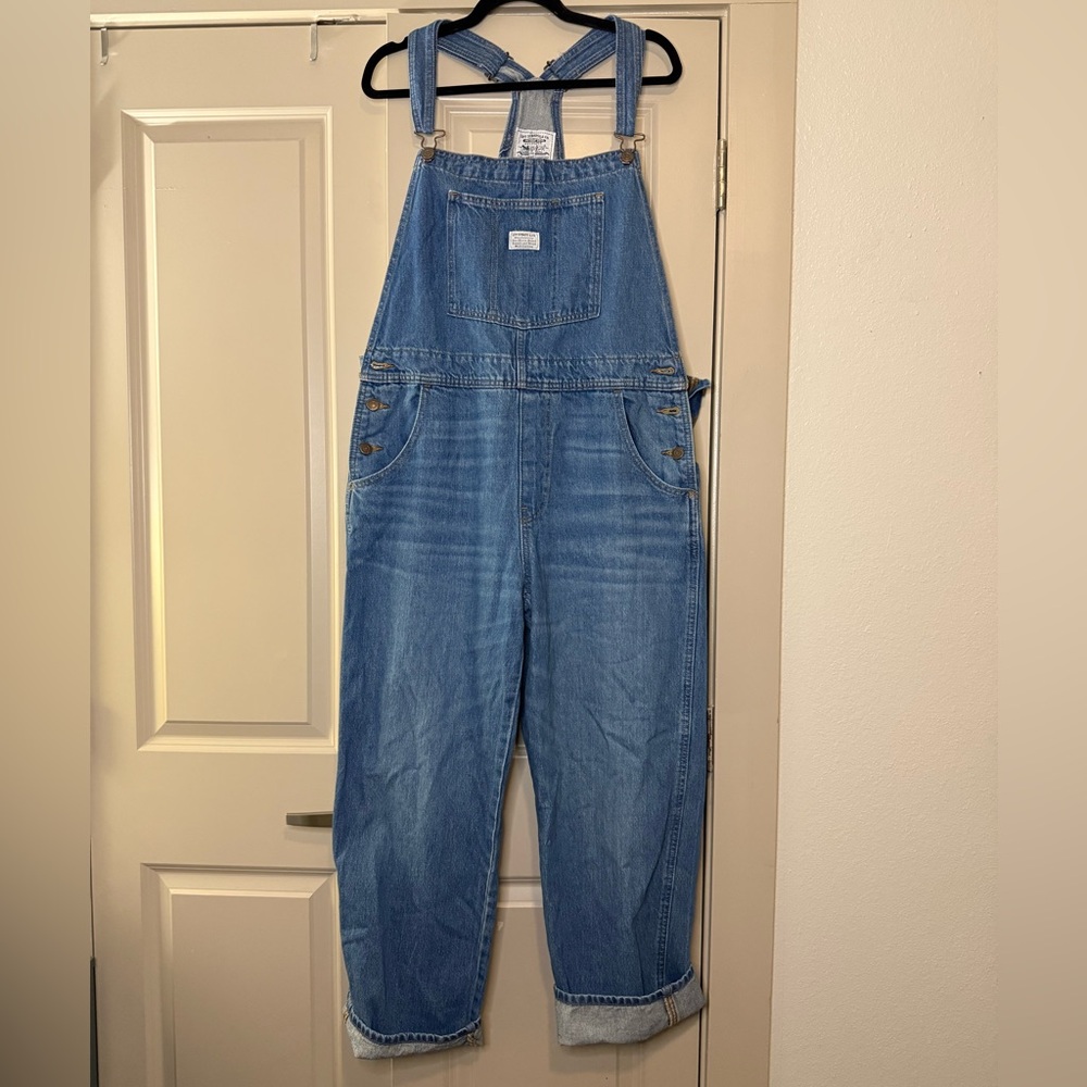 Levi’s wide leg Overalls size XL